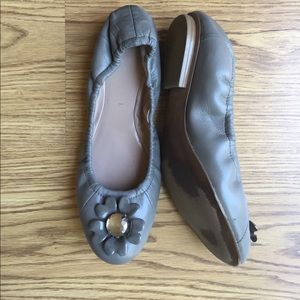 Tahari Ballerina Flats in Grayish Taupe size 7.5